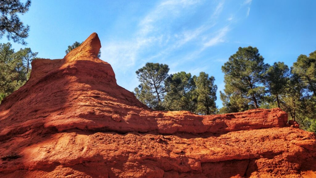 bright red rocks in Roussillon Provence